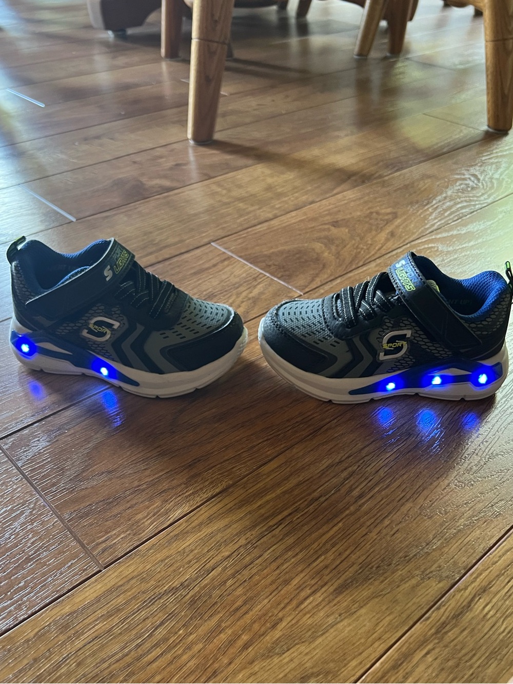 Skechers Toddler Light-Up Athletic Sneakers in Navy and Gray